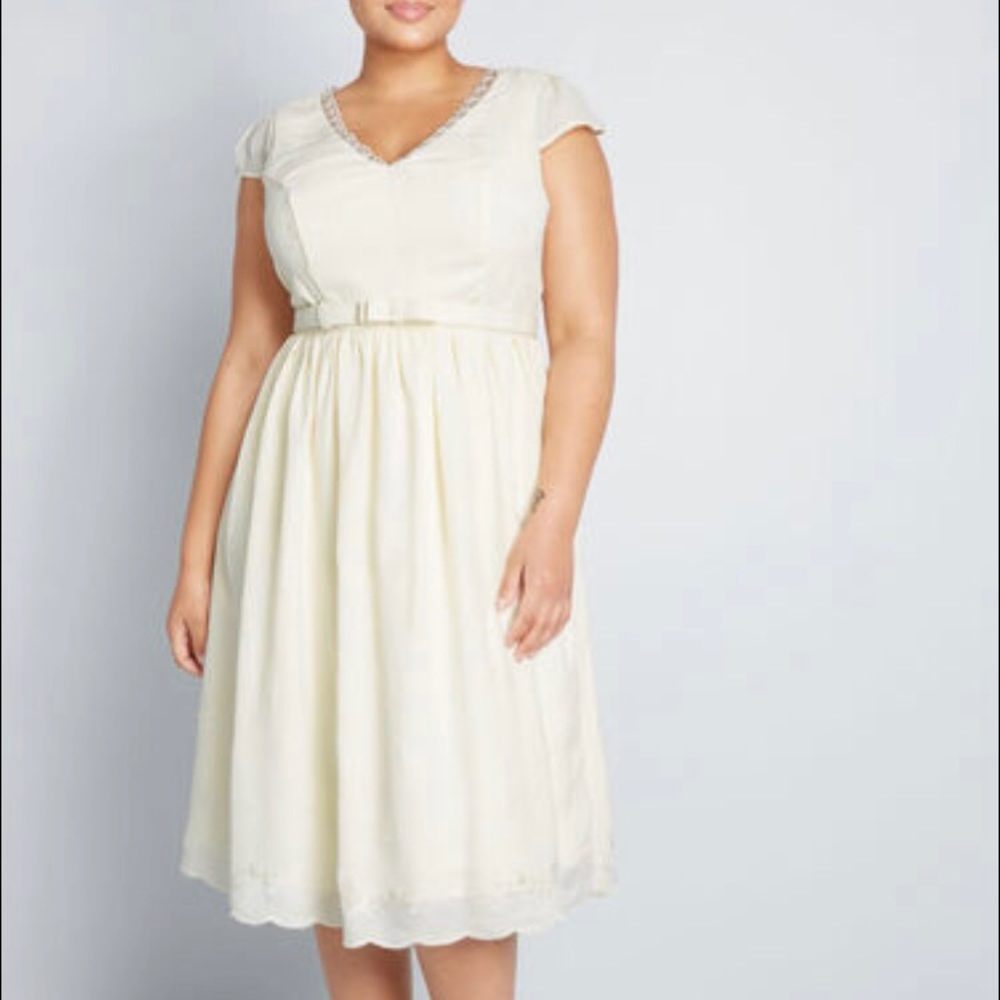 NWT ModCloth Vneck Lace Dress